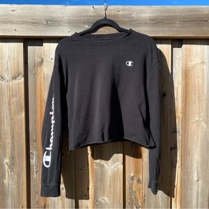 Champion | Cropped Black Long Sleeve Sweatshirt with Rolled Hem